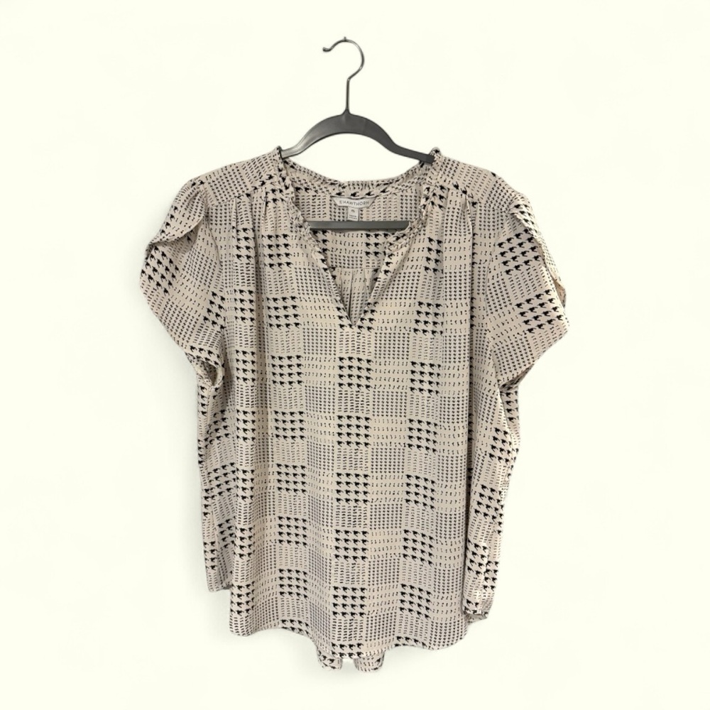 41 Hawthorn Black  and White Puff Sleeve Blouse